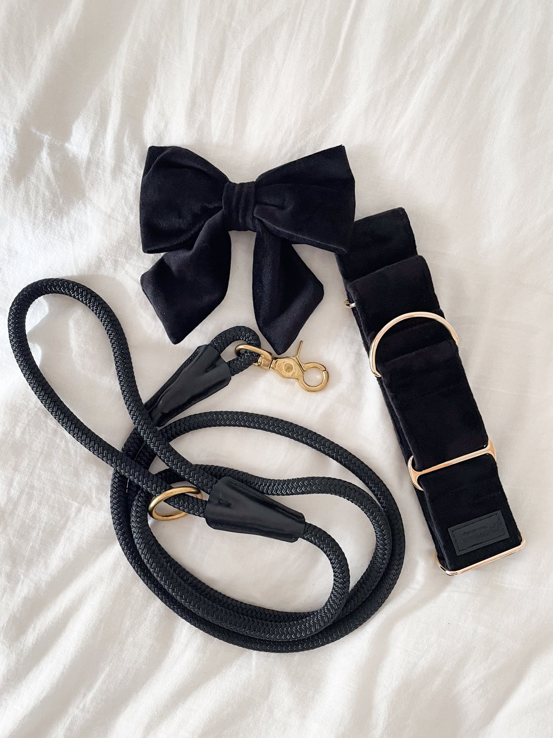 Wide Martingale Collar | Black (Plush Velvet)