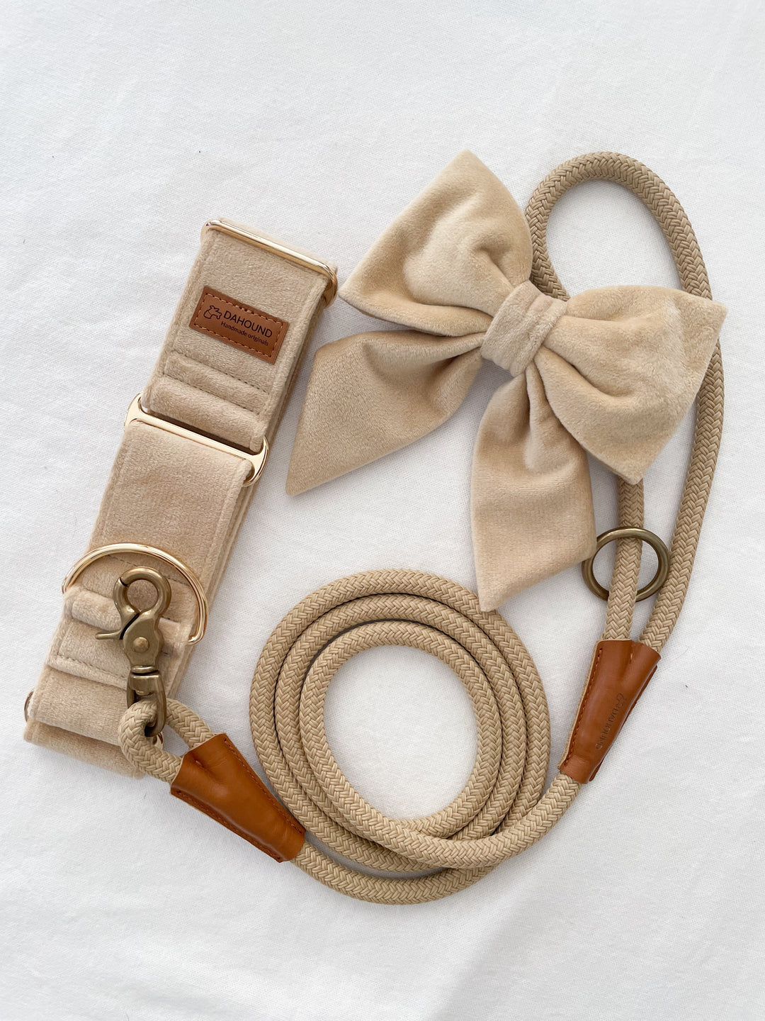 Wide Martingale Collar | Cream (Plush Velvet)