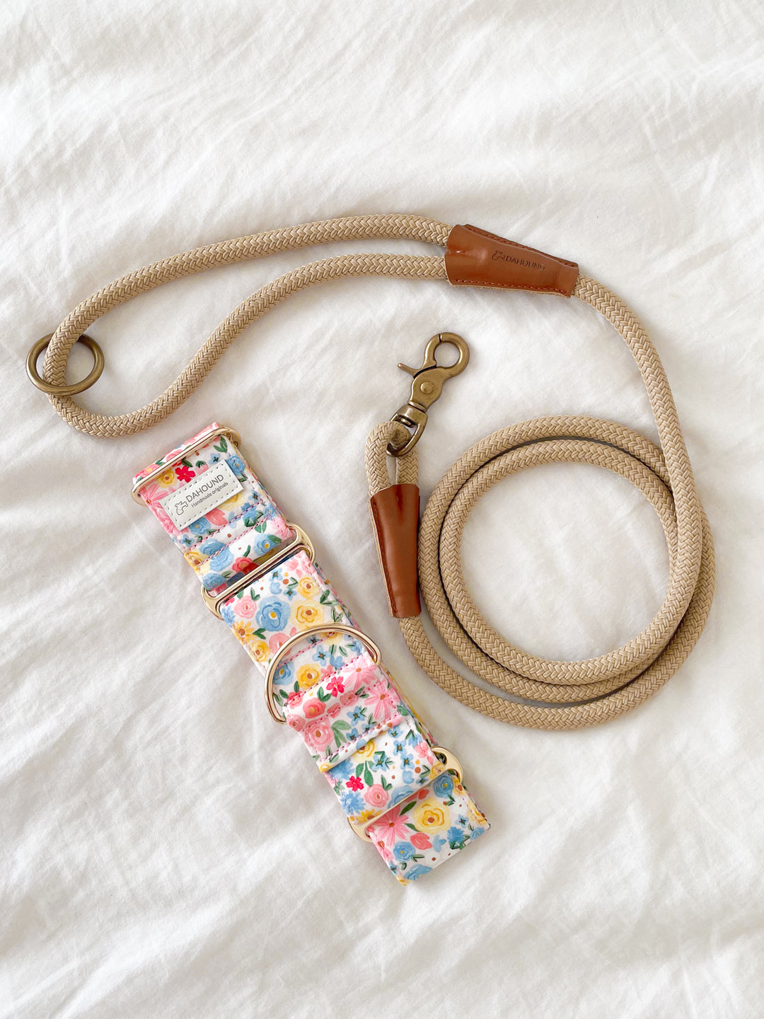 Dahound Pastel Blossoms Floral Print Martingale Collar With Rope Leash Set Lifestyle Photo